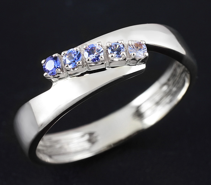 Золото Кольцо с бенитоитами