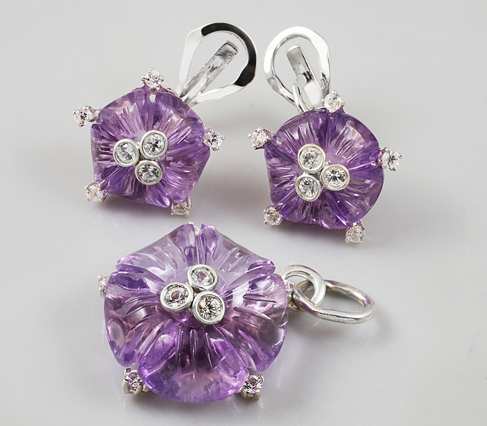 Серебро 925 Комплект с резными аметистами и бесцветными сапфирами