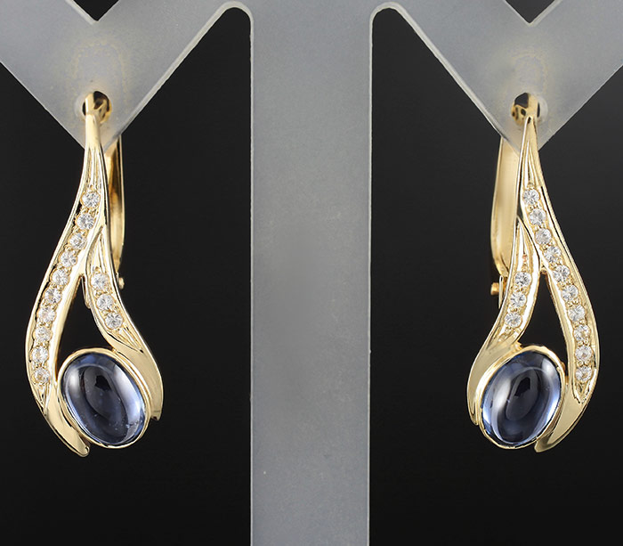 Золото Cерьги с синими и бесцветными сапфирами