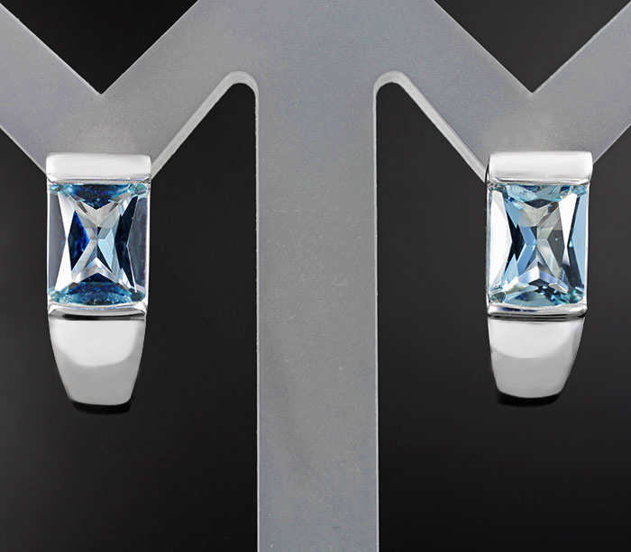 Золото Серьги с парой чистейших аквамаринов