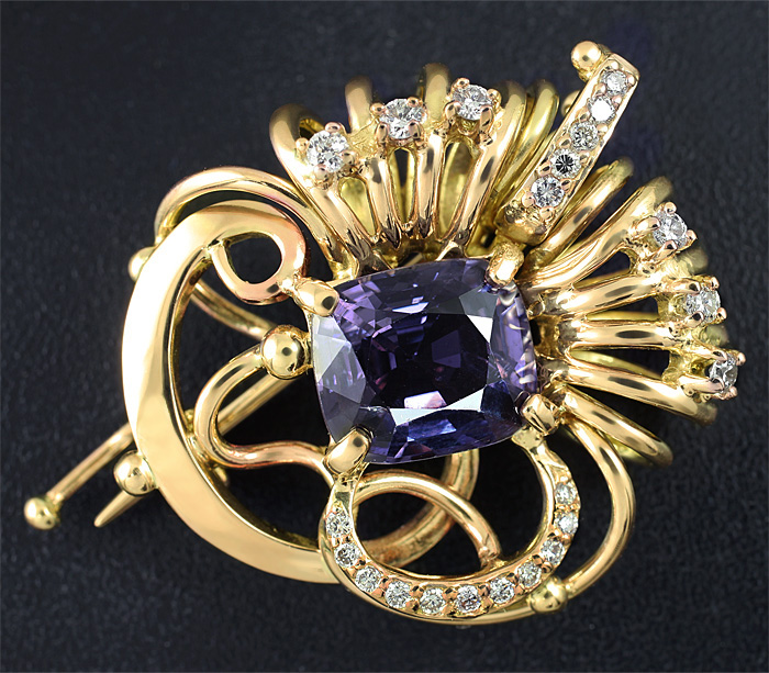 Золото Брошь/кулон с розовато-пурпурной шпинелью и бриллиантами