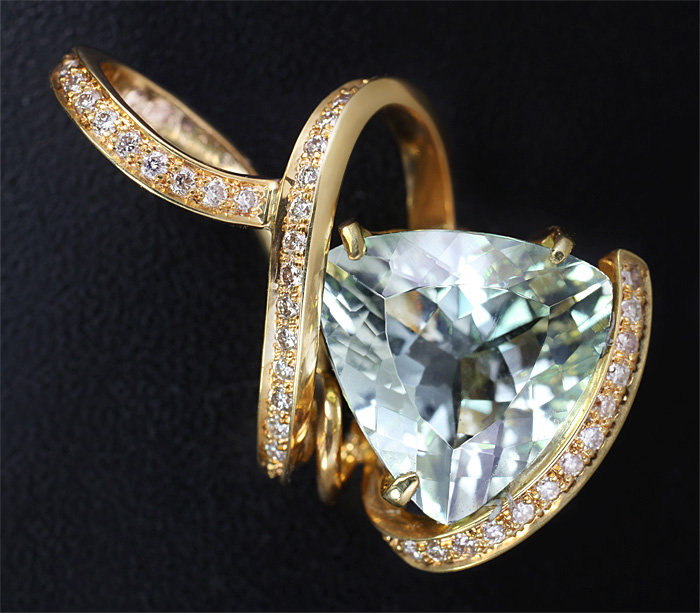 Золото Кулон с бериллом и бриллиантами