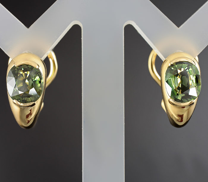 Золото Серьги с зелеными сапфирами