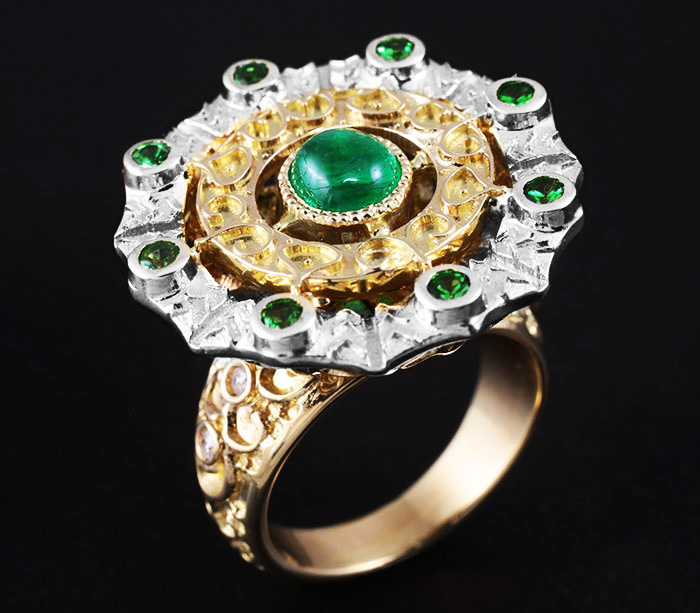 Золото Кольцо с изумрудом, цаворитами гранатами и бриллиантами
