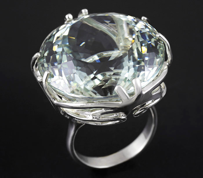 Серебро 925 Кольцо c зеленоватым топазом эффектной огранки