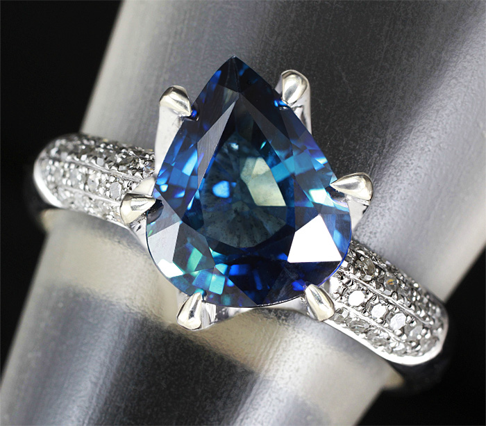 Золото Кольцо c сапфиром и бриллиантами