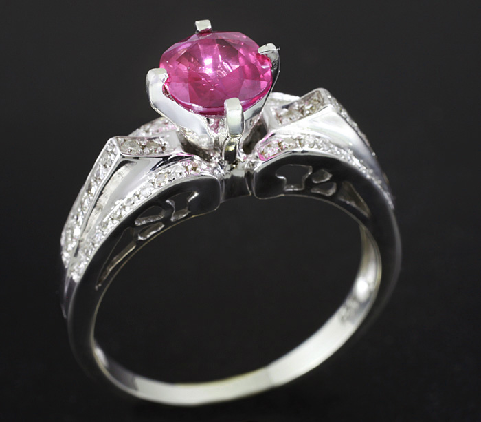 Серебро 925 Кольцо c розовым сапфиром и бриллиантами