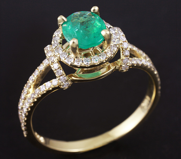 Золото Кольцо c изумрудом и бриллиантами