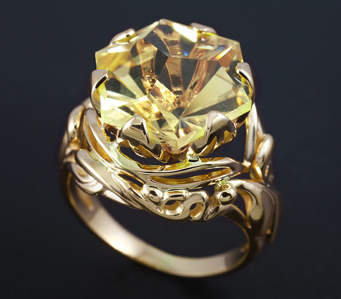 Золото Кольцо с золотистым цитрином авторской огранки "Trinity"