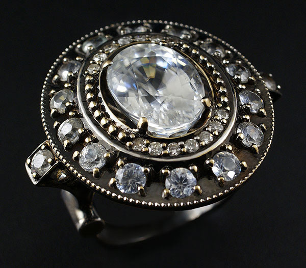 Золото Кольцо с бесцветными цирконами и бриллиантами