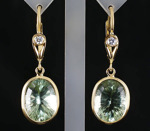 Золото Серьги с зелеными аметистами и бриллиантами
