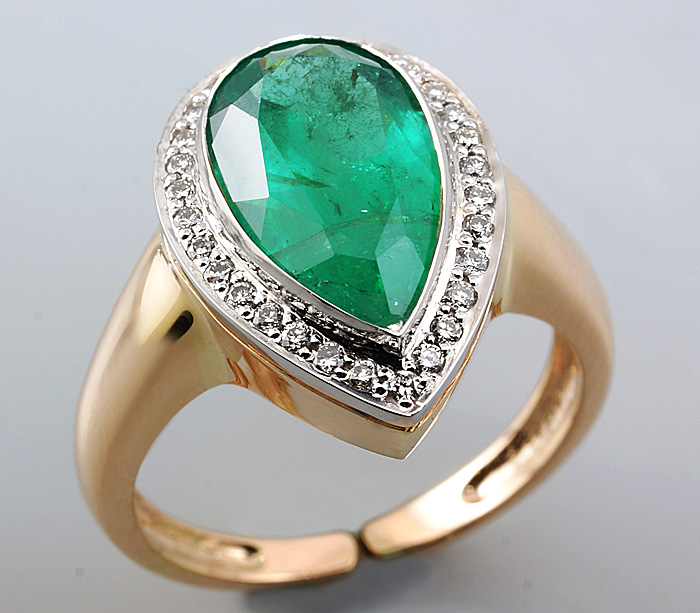 Золото Кольцо с уральским изумрудом и бриллиантами