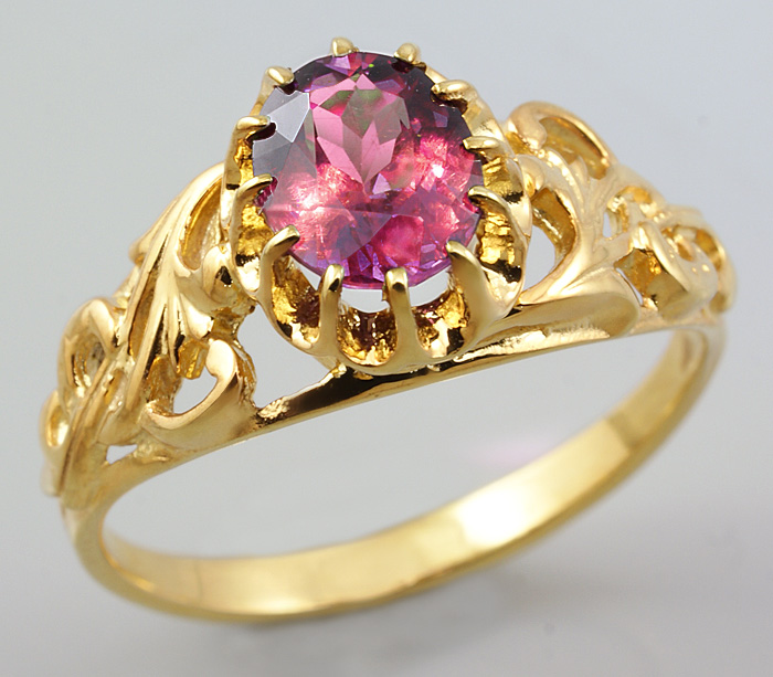 Золото Кольцо с гранатом с эффектом смены цвета