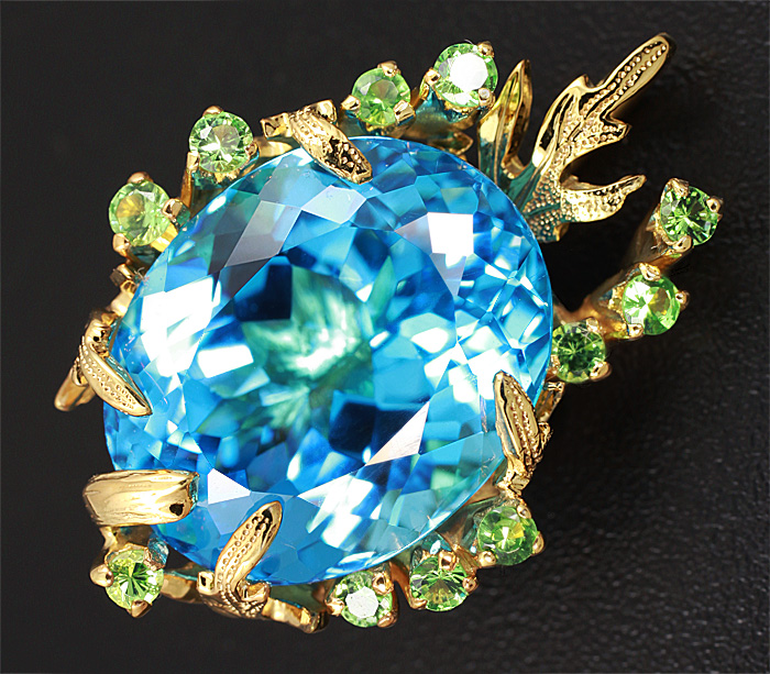 Золото Кулон с топазом и цаворитами гранатами