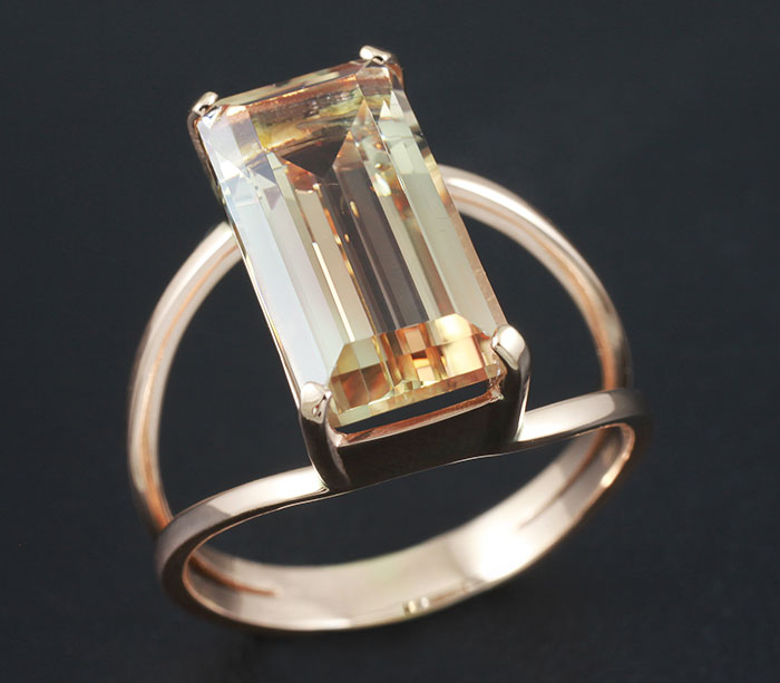 Золото Кольцо с полихромным солнечным камнем