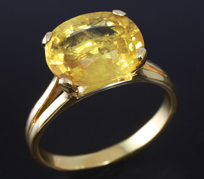 Золото Кольцо с желтым сапфиром