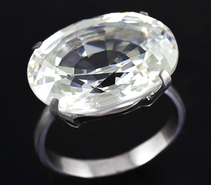 Золото Кольцо с чистейшим бесцветным цирконом