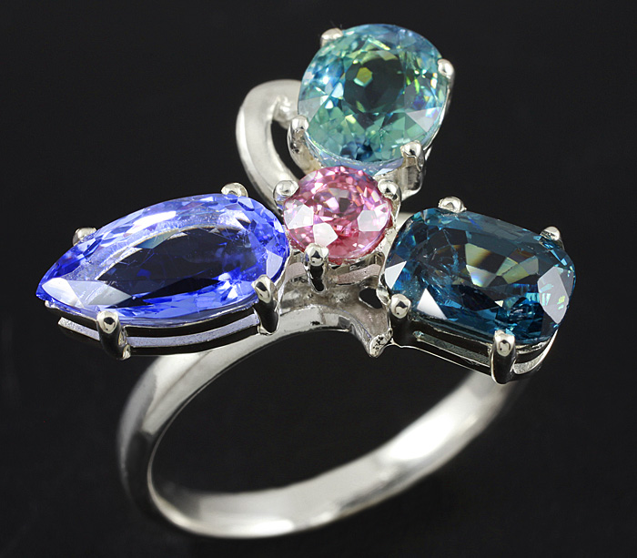 Серебро 925 Кольцо c цирконом, полихромным цоизитом, прозрачным хакманитом и шпинелью