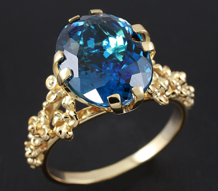 Золото Кольцо с насыщенным топазом