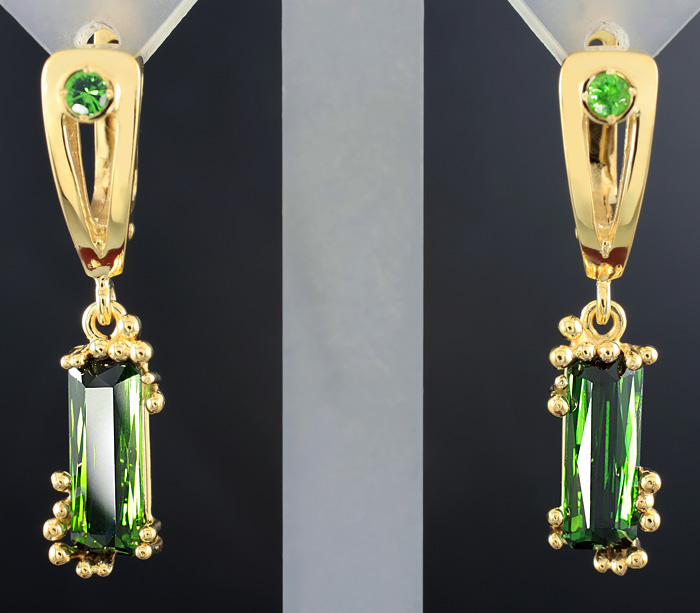 Золото Серьги с ярко-зелеными турмалинами и цаворитами гранатами