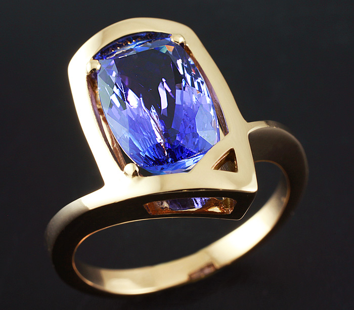 Золото Кольцо с чистейшим полихромным танзанитом