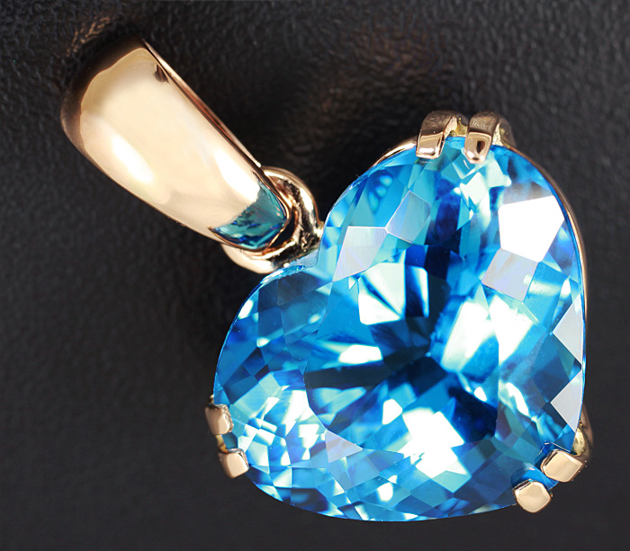 Золото Кулон с насыщенно-голубым топазом