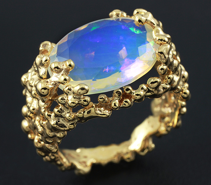 Золото Кольцо с ограненным эфиопским опалом