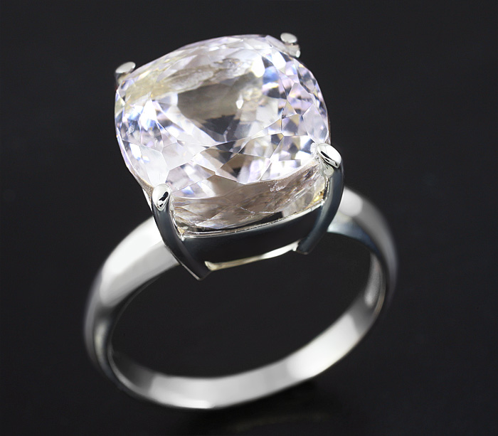 Золото Кольцо с пастельно-розовым кунцитом