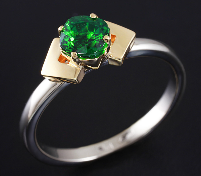 Золото Кольцо с цаворитом гранатом