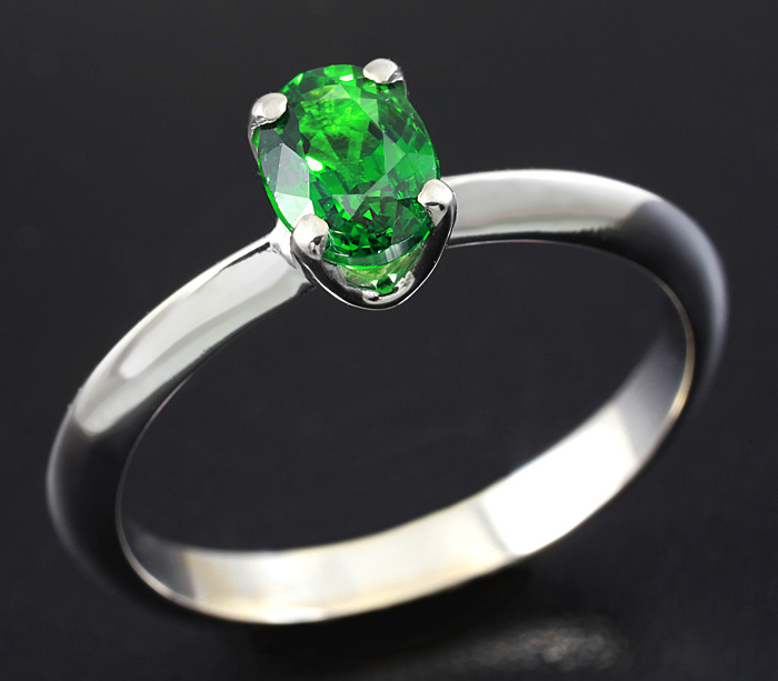 Золото Кольцо с цаворитом гранатом