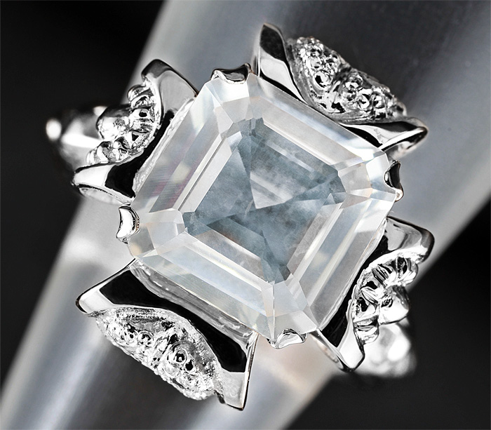 Золото Кольцо с лейкосапфирами