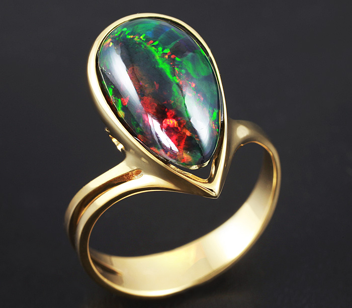 Золото Кольцо с кристаллическимм черным опалом