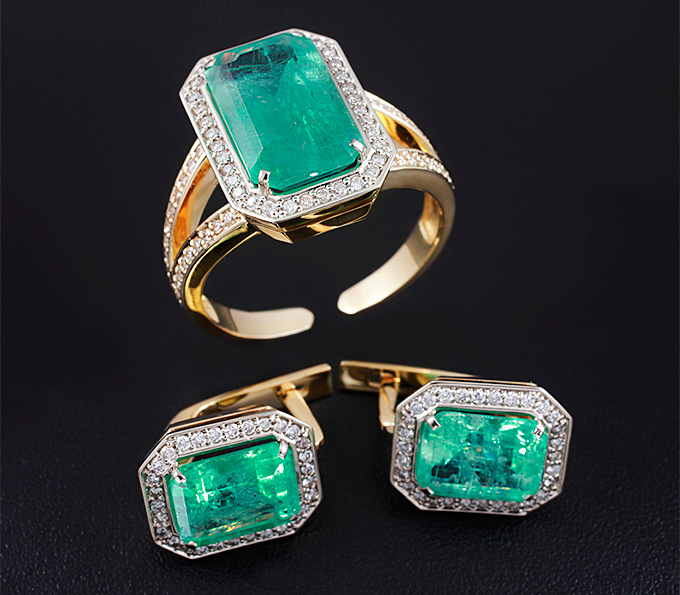 Золото Комплект с изумрудами и бриллиантами