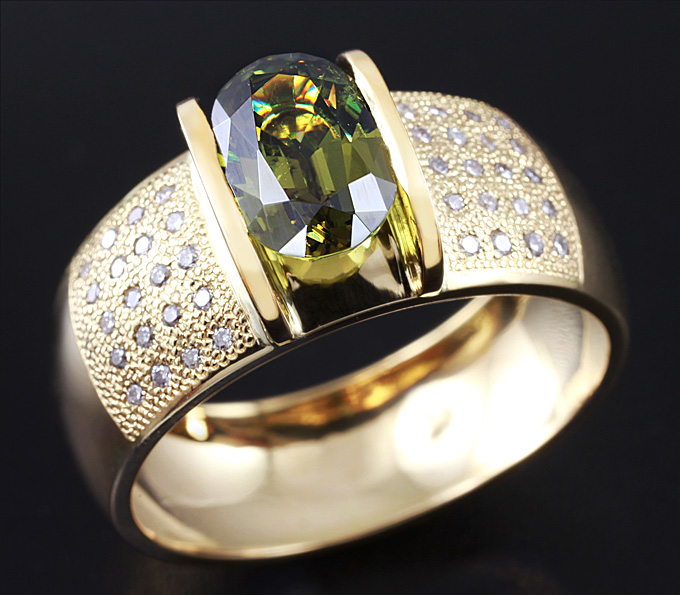Золото Кольцо с демантоидом гранатом высокой чистоты и бриллиантами