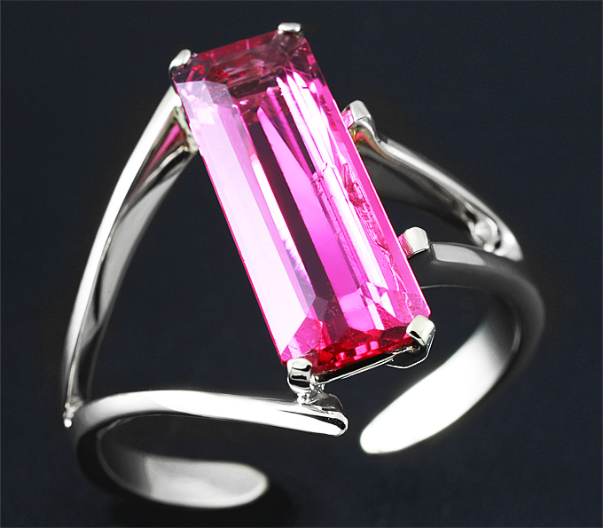 Золото Кольцо c пурпурно-красным «неоновым» турмалином