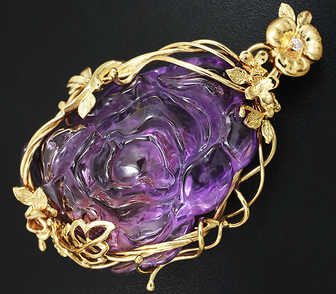 Золото Кулон, инкрустированный миниатюрой «Роза» из цельного аметиста