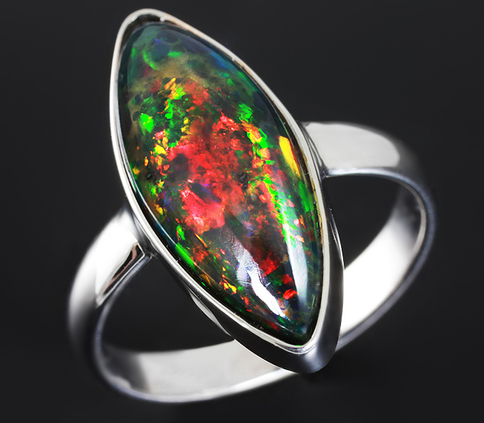 Золото Кольцо с кристаллическим черным опалом