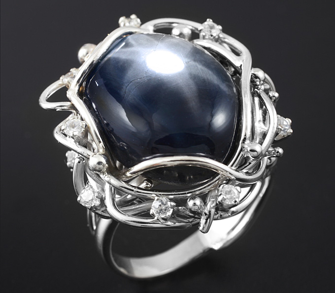 Серебро 925 Кольцо cо звездчатым сапфиром и лейкосапфирами