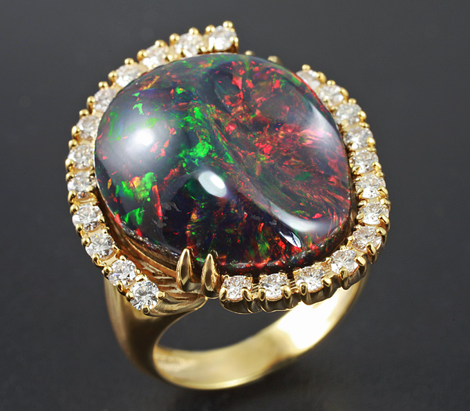 Золото Кольцо с роскошным черным опалом и бриллиантами
