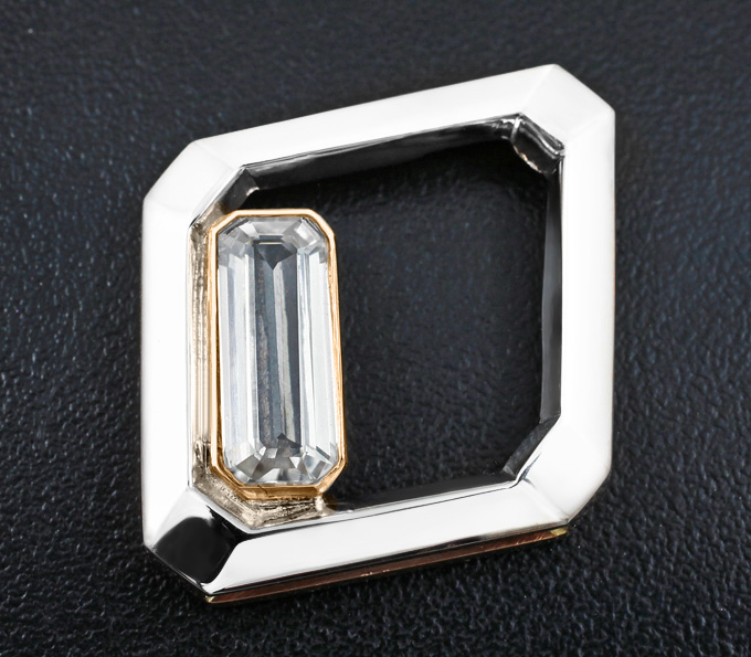 Золото Кулон с чистейшим лейкосапфиром