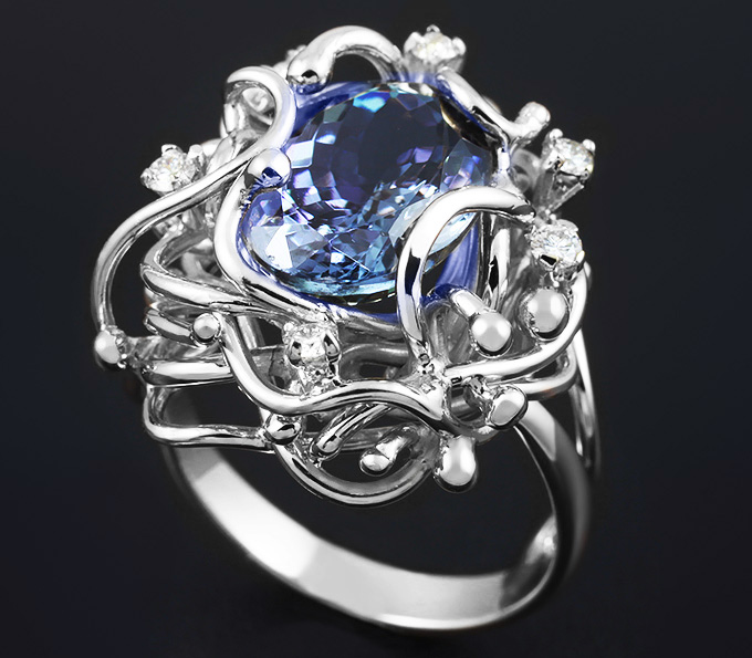 Золото Кольцо с чистейшим полихромным танзанитом и бриллиантами