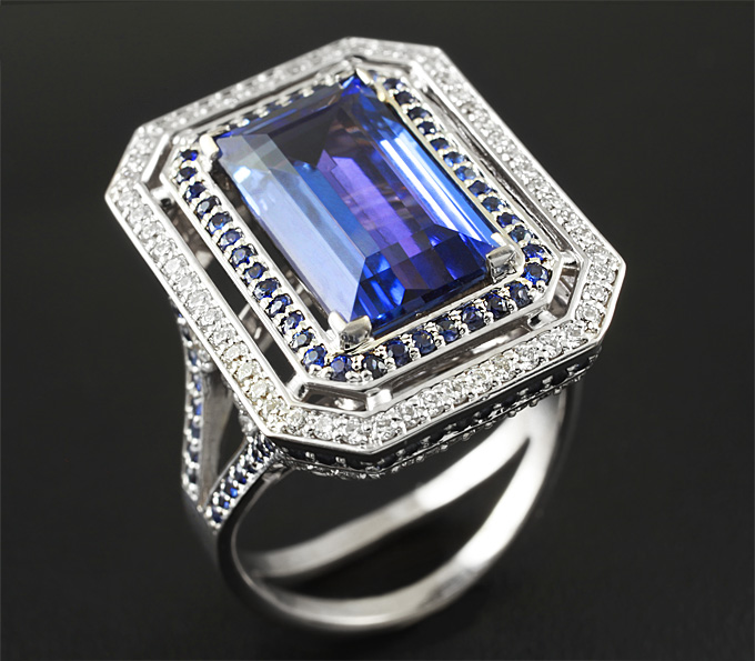 Золото Кольцо c танзанитом, синими сапфирами и бриллиантами