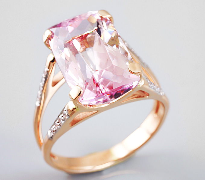 Золото Кольцо с полихромным кунцитом и бриллиантами