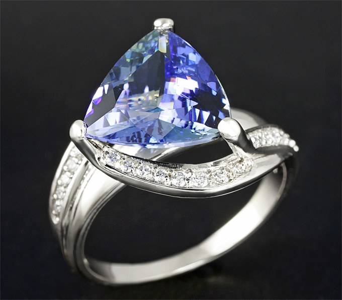 Золото Кольцо c полихромным танзанитом и бриллиантами