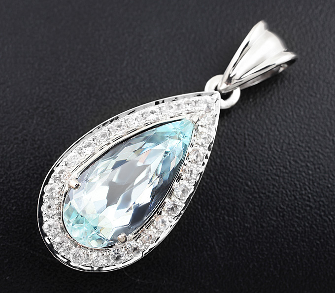 Золото Кулон с аквамарином и лейкосапфирами