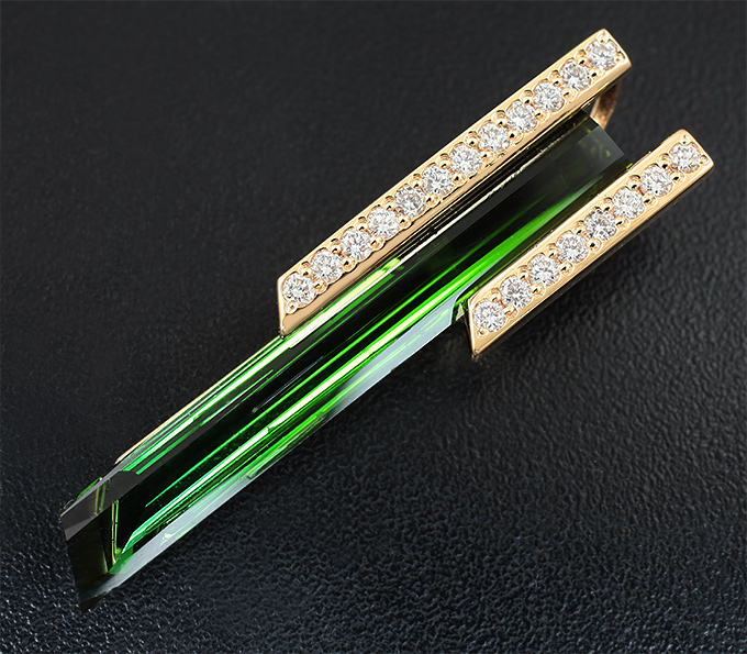 Золото Кулон с чистейшим турмалином и бриллиантами