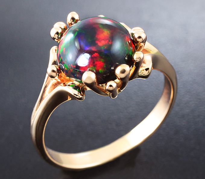 Золото Кольцо с кристаллическим черным опалом