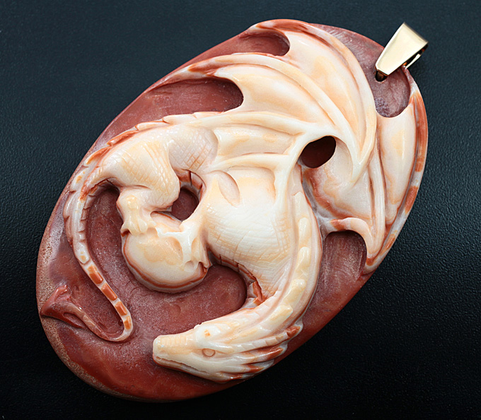 Золото Кулон с камеей «Дракон» из цельного куска яшмы