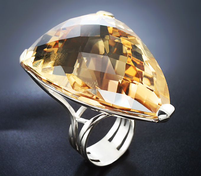 Серебро 925 Кольцо c крупным золотисто-дымчатым кварцем