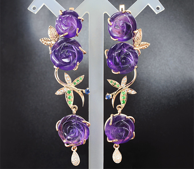 Золото Cерьги с резными аметистами, цаворитами гранатами и сапфирами